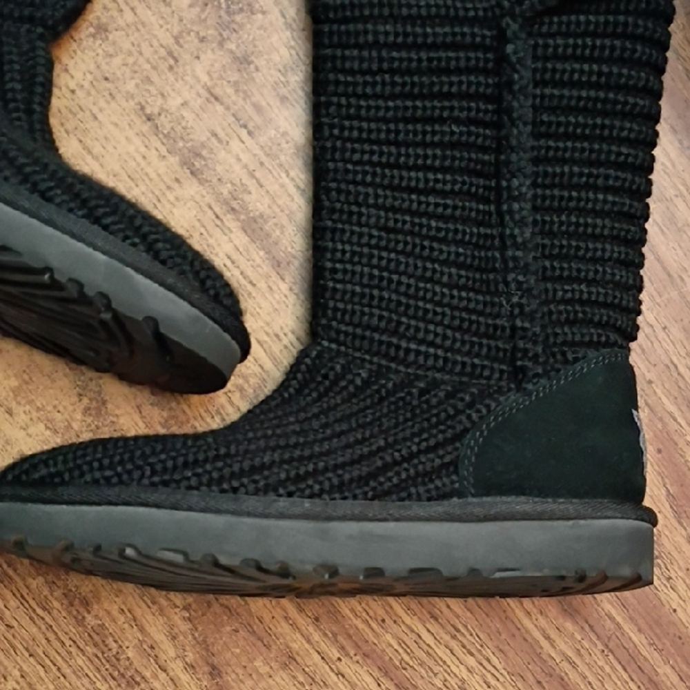 😍UGG Tall Cardy Black Knit Boots with 3 Button Detail - Picture 5 of 14